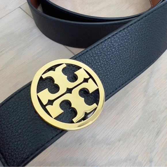NWOT Classic Tory Logo Belt NWOT Tory Burch Miller 1” Reversible Logo Belt in Black  main image 4